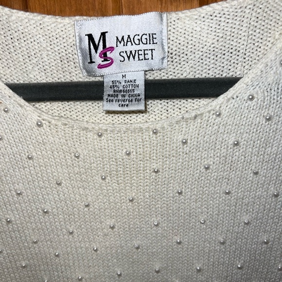 Beautiful Pearl Ivory Sweater Long Sleeve - Picture 1 of 3